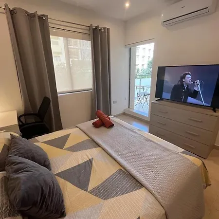 Paceville Nights Apartament